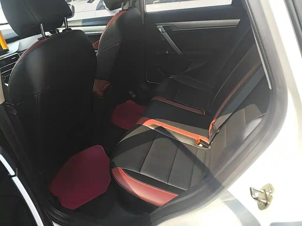 Geely Binyue — миниатюра 17