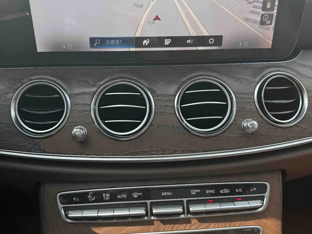 Mercedes-Benz E-Class — миниатюра 16