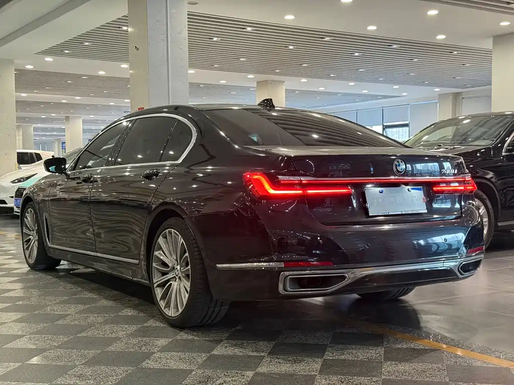 BMW 7 Series — миниатюра 4