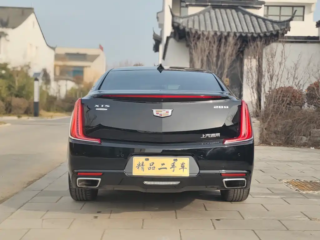 CADILLAC XTS