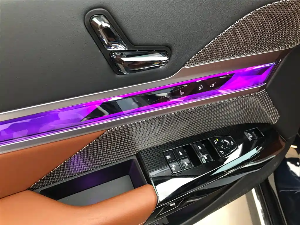 BMW 7 Series — миниатюра 10