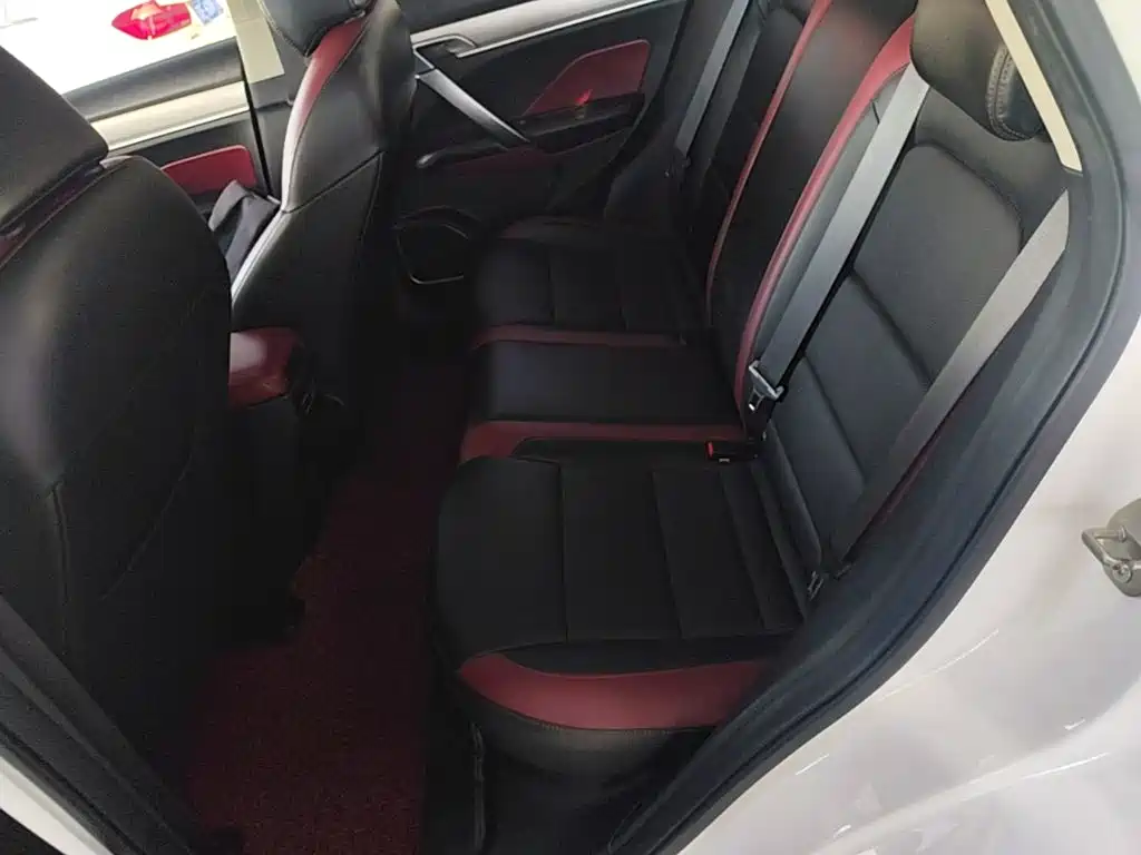 Geely Binyue — миниатюра 17