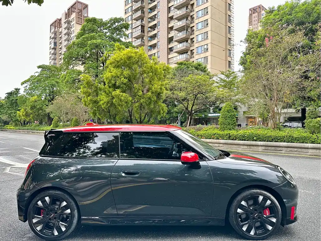 MINI MINI JCW EV — миниатюра 5