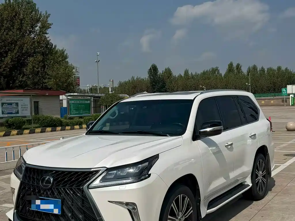 Lexus LX