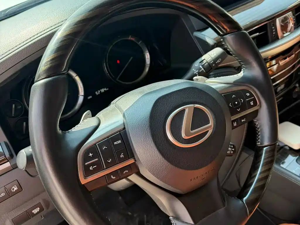 Lexus LX — миниатюра 6
