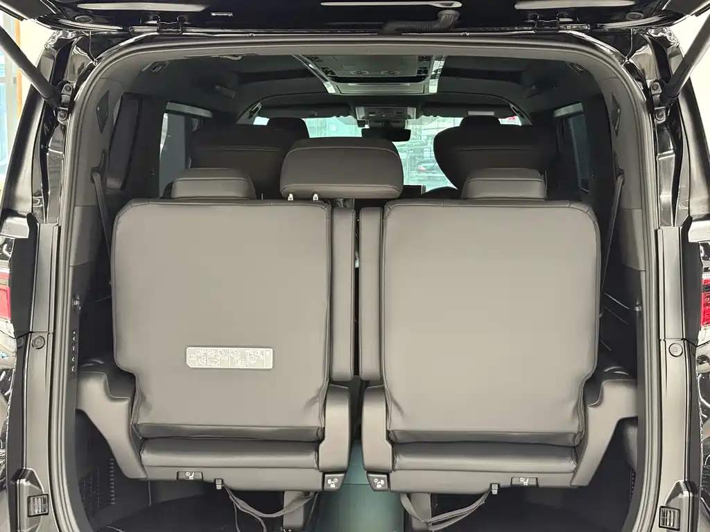 Toyota Vellfire — миниатюра 7