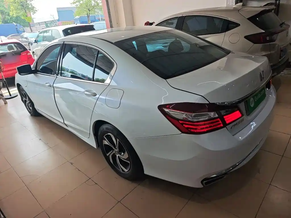 Honda Accord — миниатюра 5