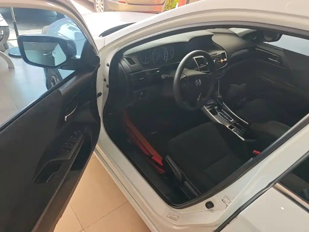 Honda Accord — миниатюра 16