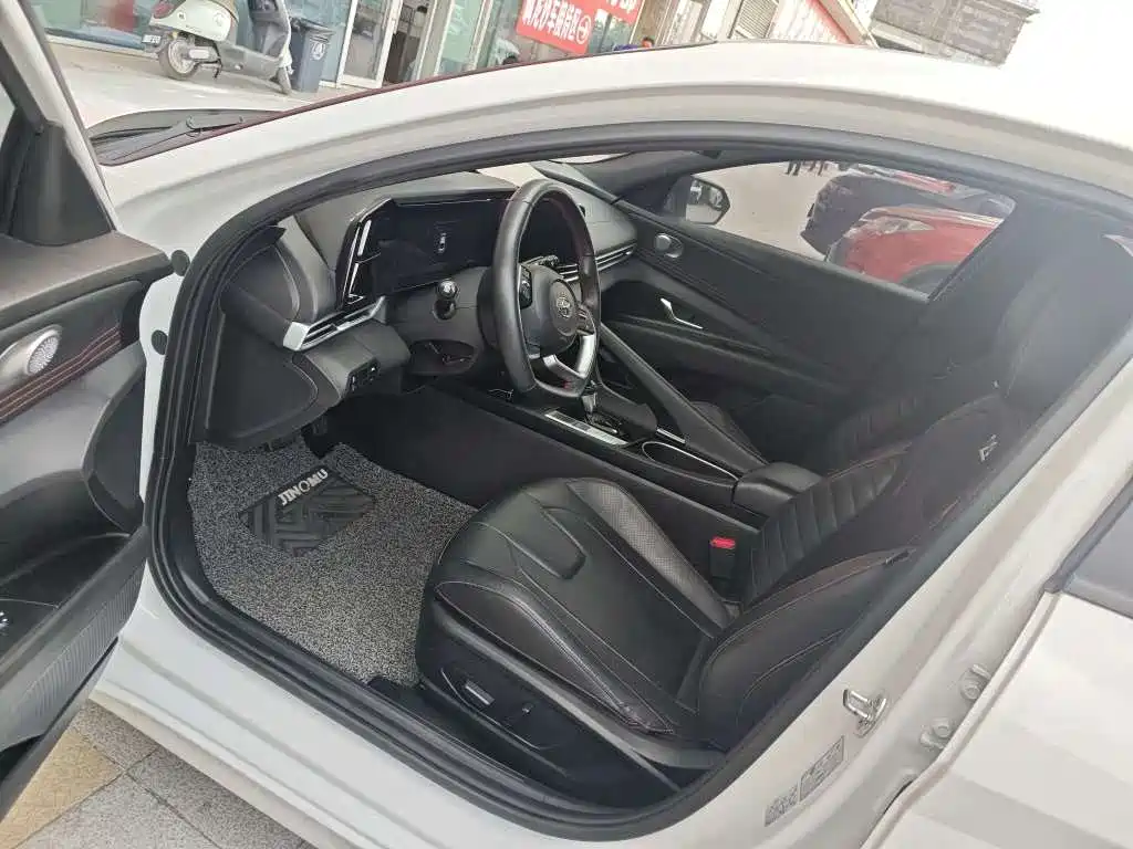 Hyundai Elantra — миниатюра 4