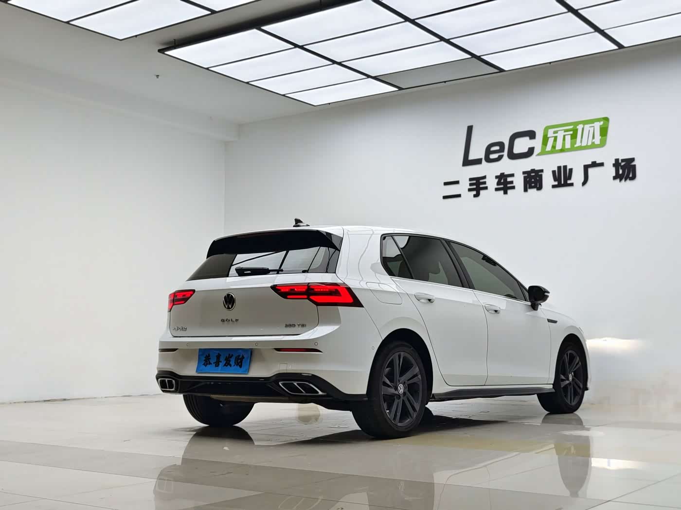 Volkswagen Golf 1.4 л 2023 г. Белый, пробег 28000 км