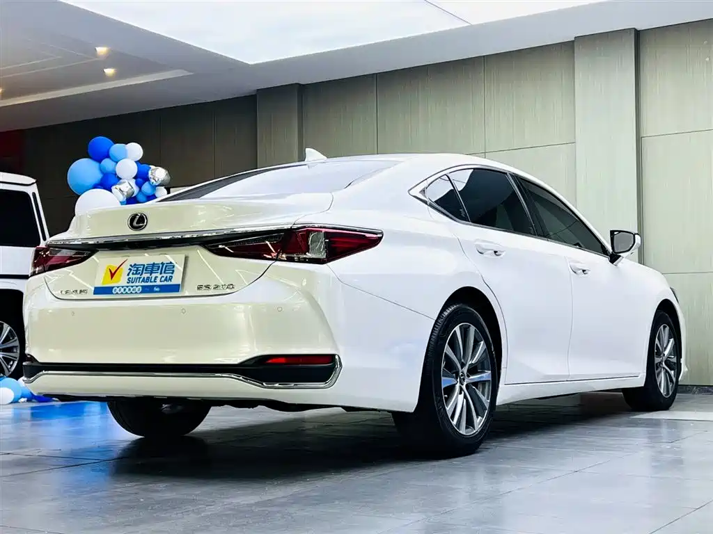 Lexus ES 2020 200