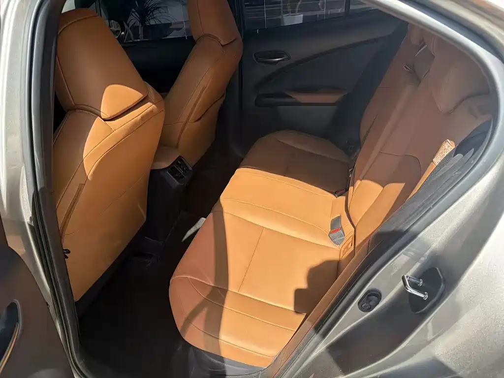 Lexus UX — миниатюра 5