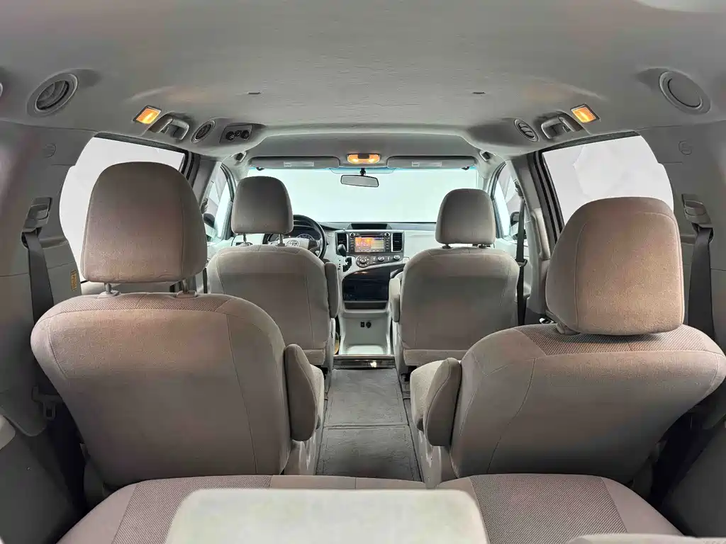 Toyota Sienna — миниатюра 19