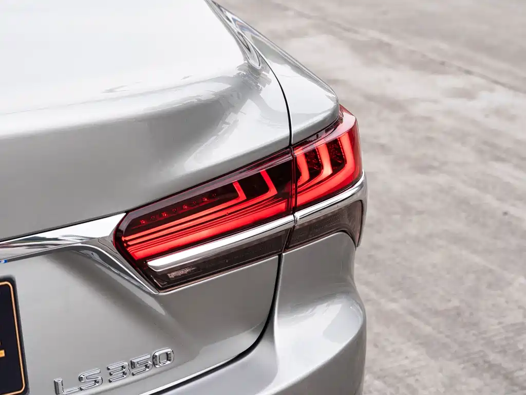 Lexus LS — миниатюра 7