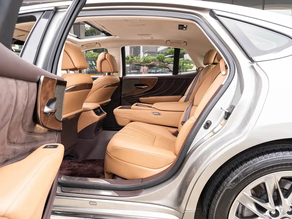 Lexus LS — миниатюра 10
