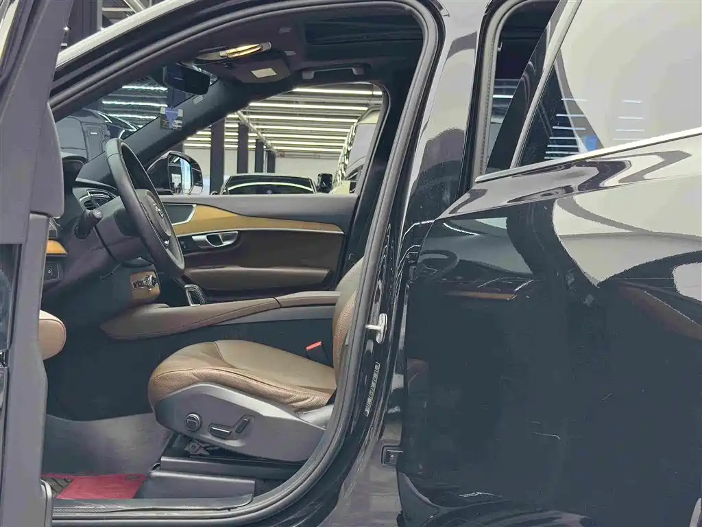 Volvo XC90 — миниатюра 8