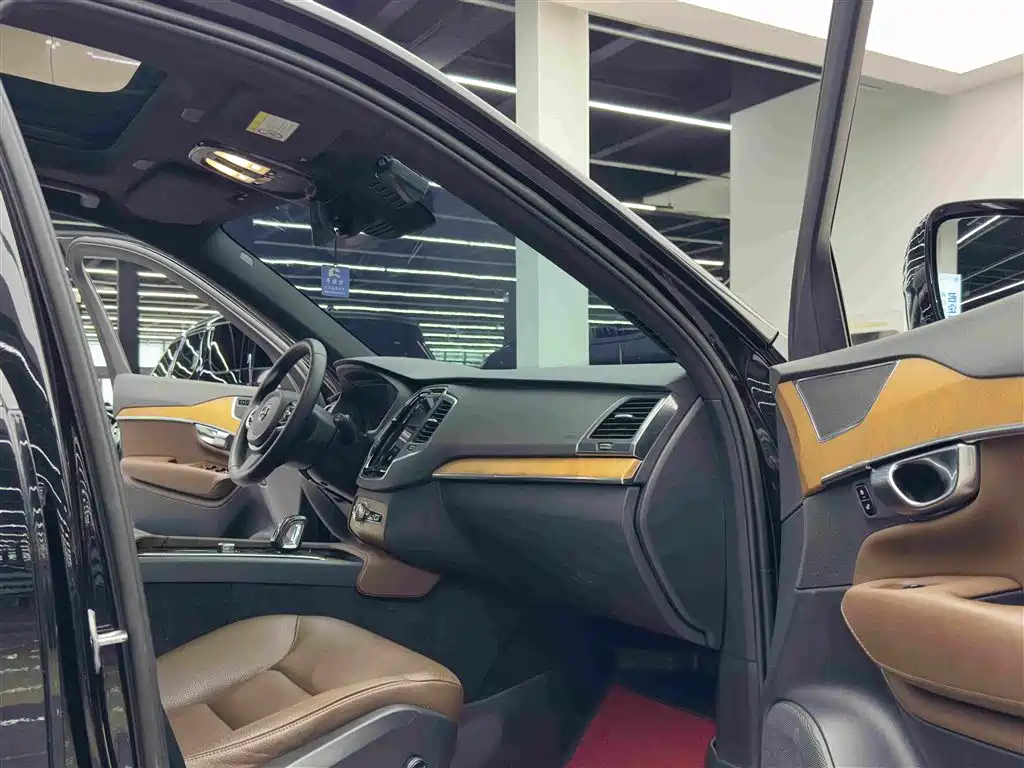 Volvo XC90 — миниатюра 10