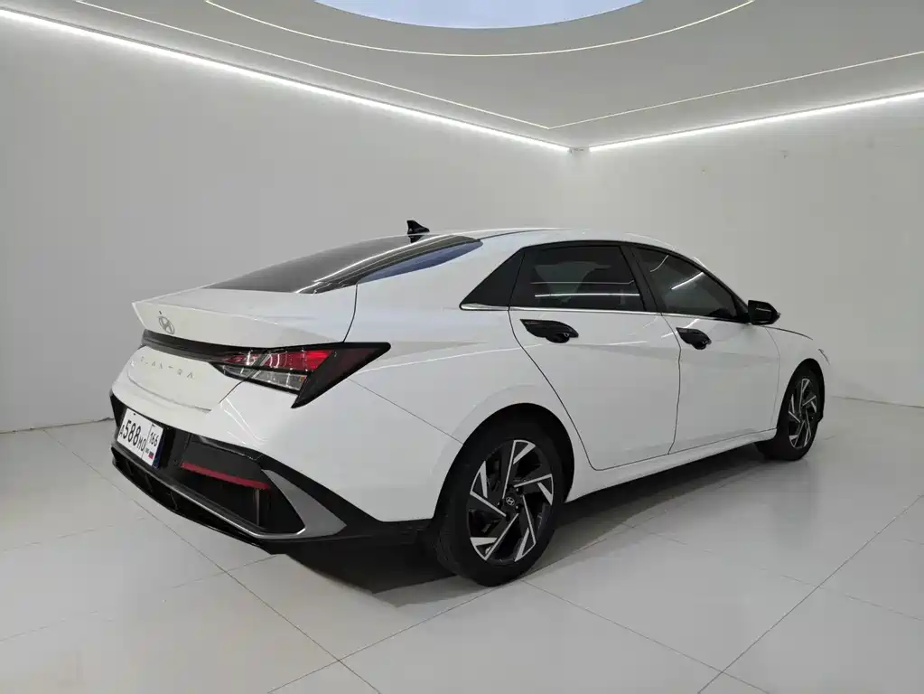 Hyundai Elantra — миниатюра 4