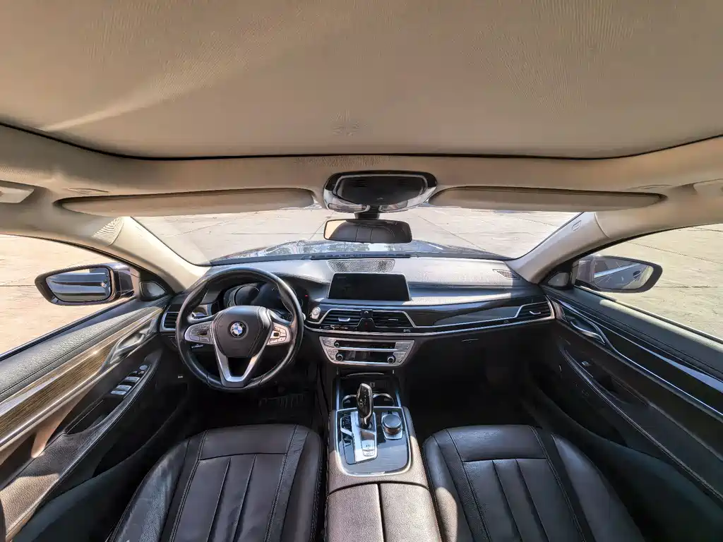 BMW 7 SERIES