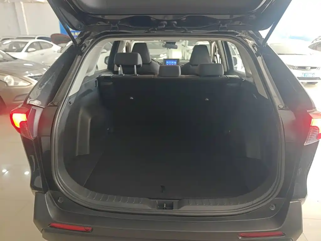 Toyota RAV4 — миниатюра 19