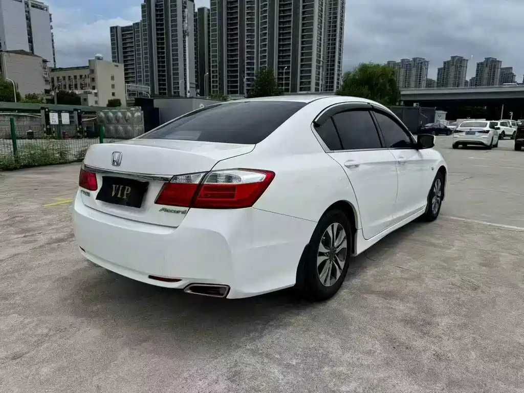 Honda Accord — миниатюра 9