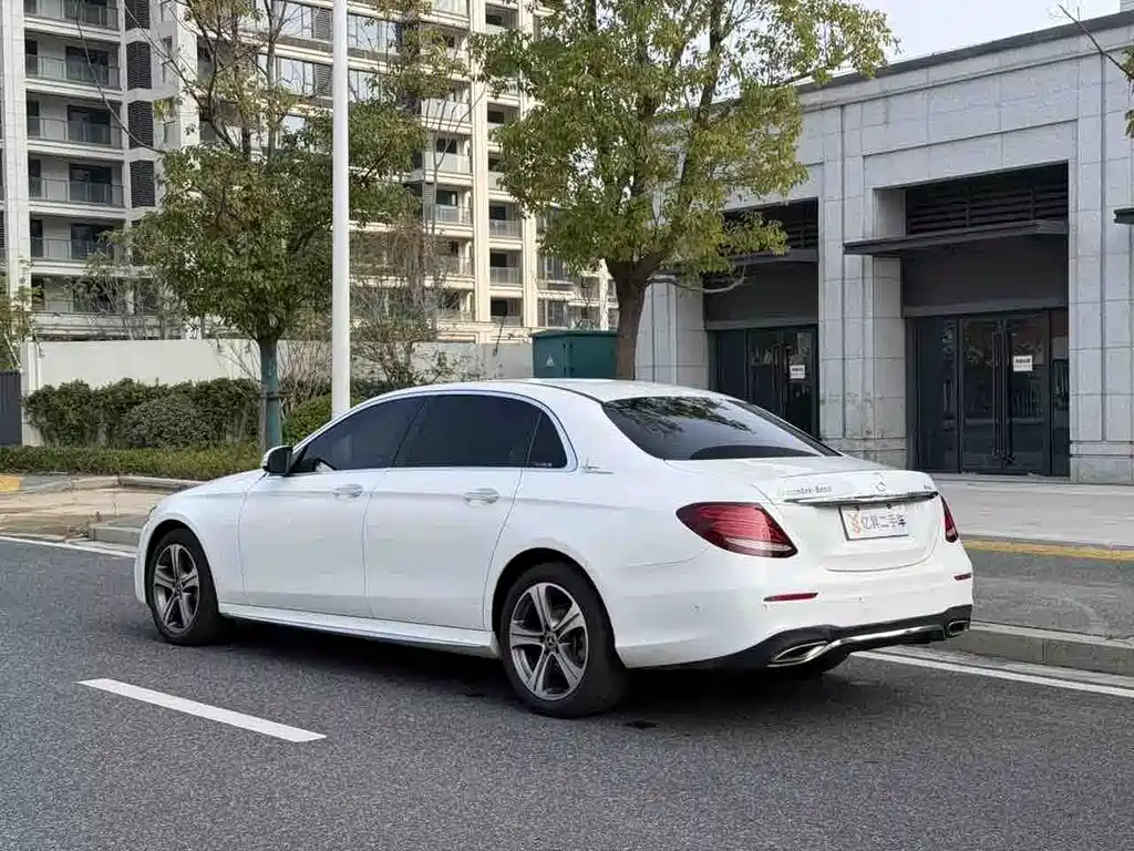 MERCEDES-BENZ E CLASS