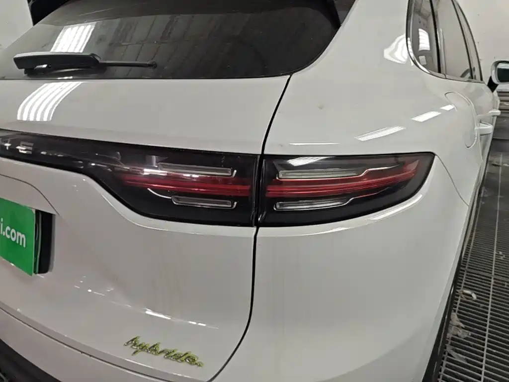 Porsche Cayenne Hybrid — миниатюра 8