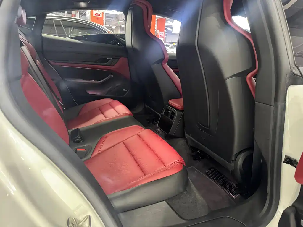 Porsche Taycan — миниатюра 5