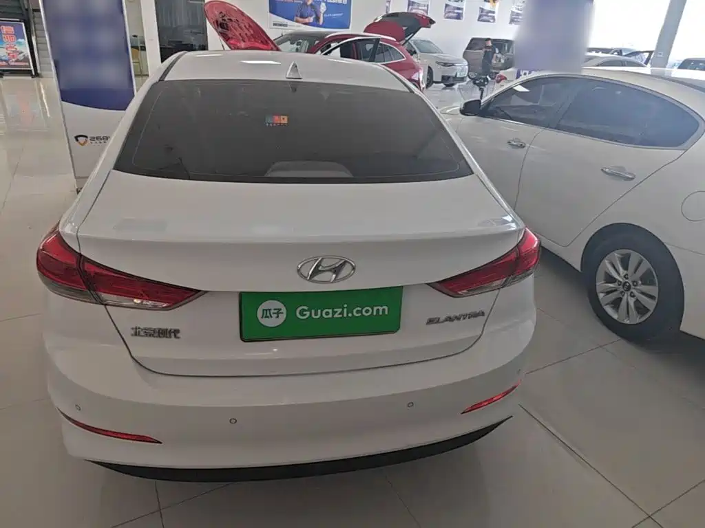 Hyundai Elantra — миниатюра 6