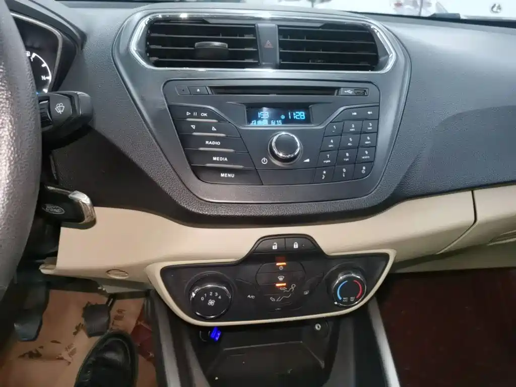 Ford Escort — миниатюра 13