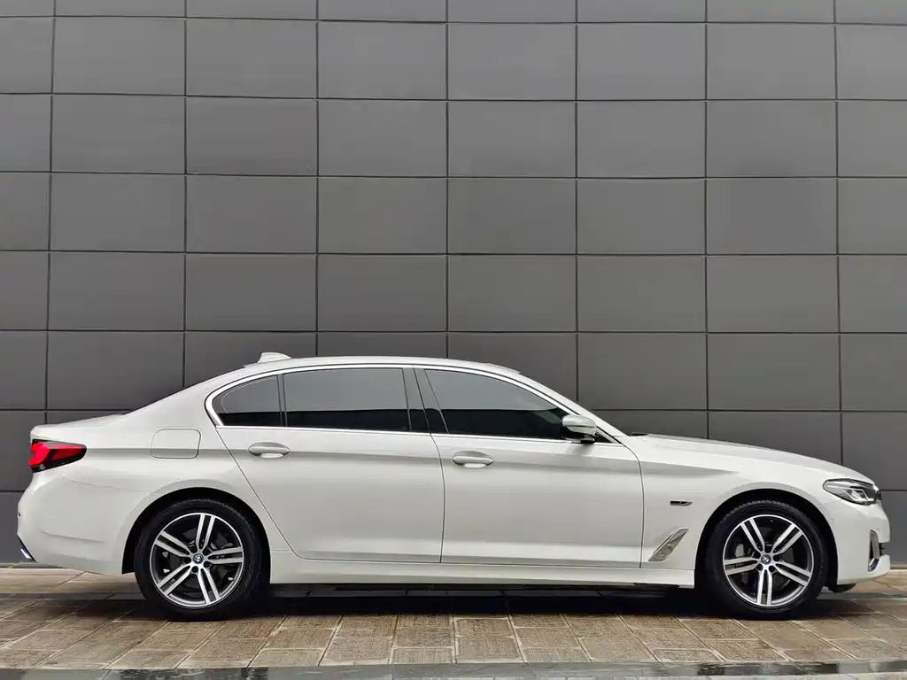 BMW 5 SERIES NEW ENERGY