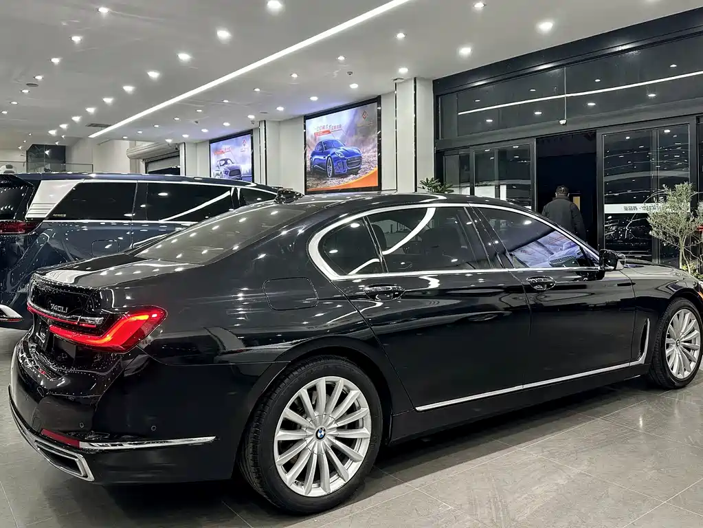 BMW 7 SERIES