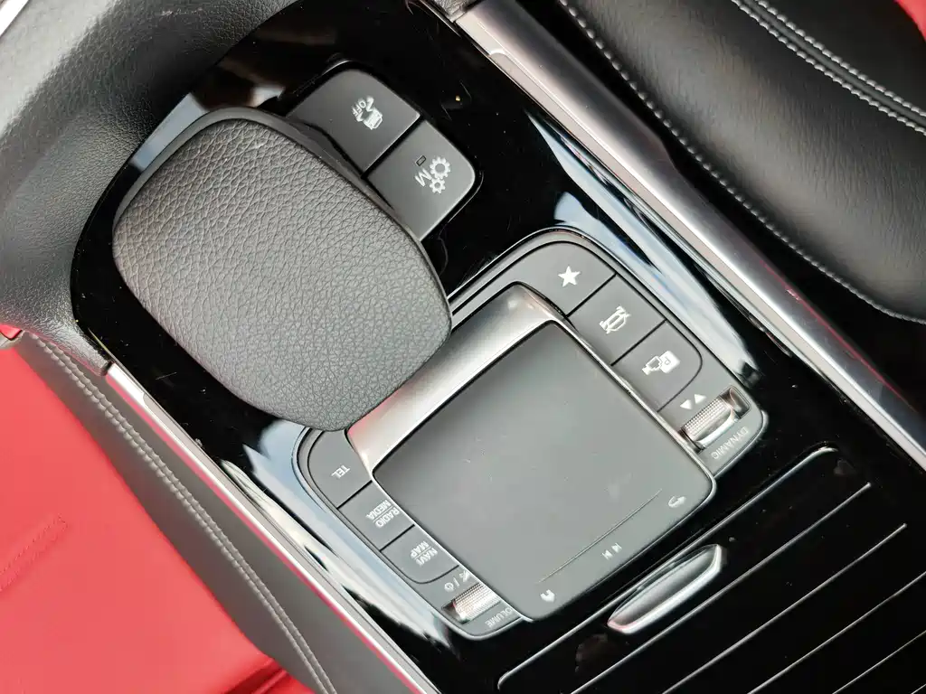 Mercedes-Benz GLB AMG — миниатюра 18