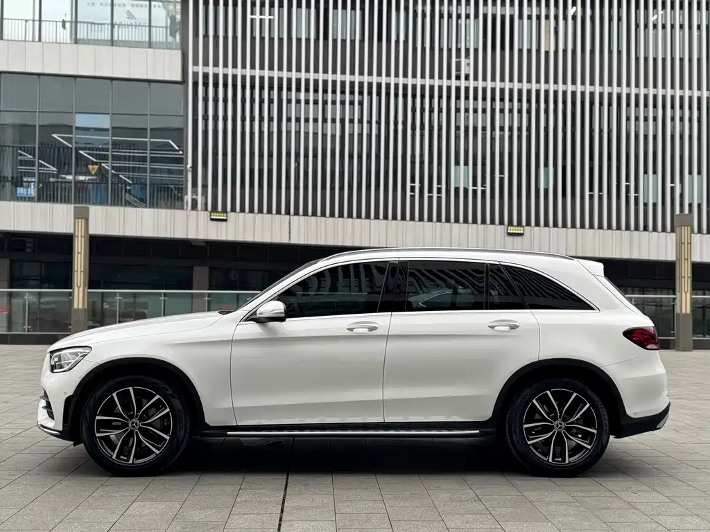MERCEDES-BENZ GLC