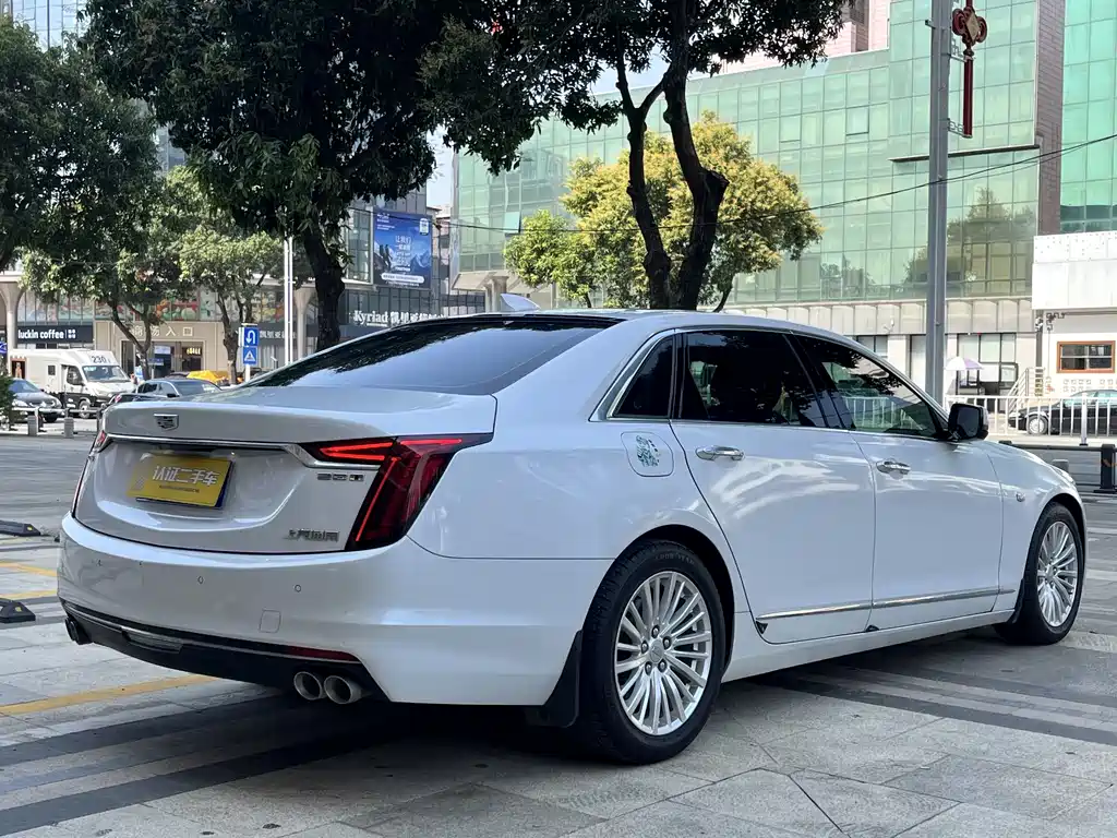 CADILLAC CT6