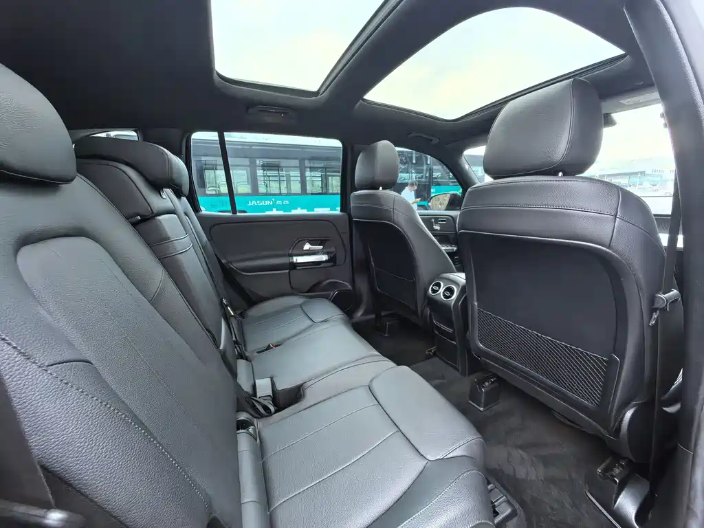 Mercedes-Benz GLB — миниатюра 8