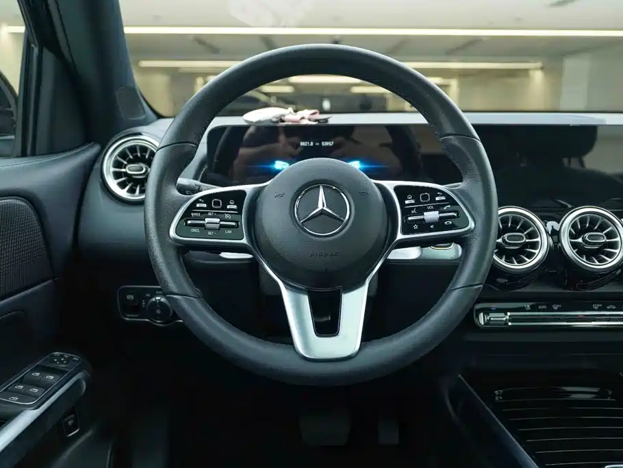 Mercedes-Benz GLB — миниатюра 16