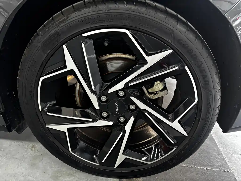 Lynk & Co 07 EM-P — миниатюра 13