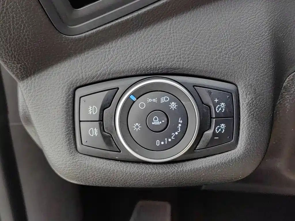 Ford Kuga — миниатюра 21