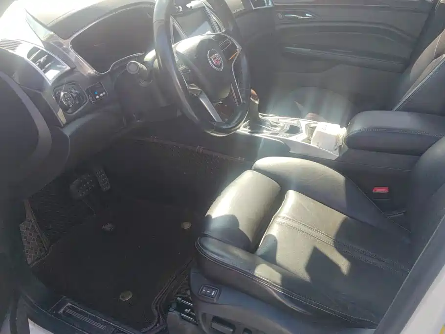 Cadillac SRX — миниатюра 9