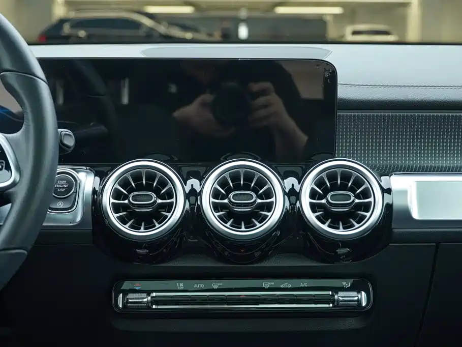 Mercedes-Benz GLB — миниатюра 17