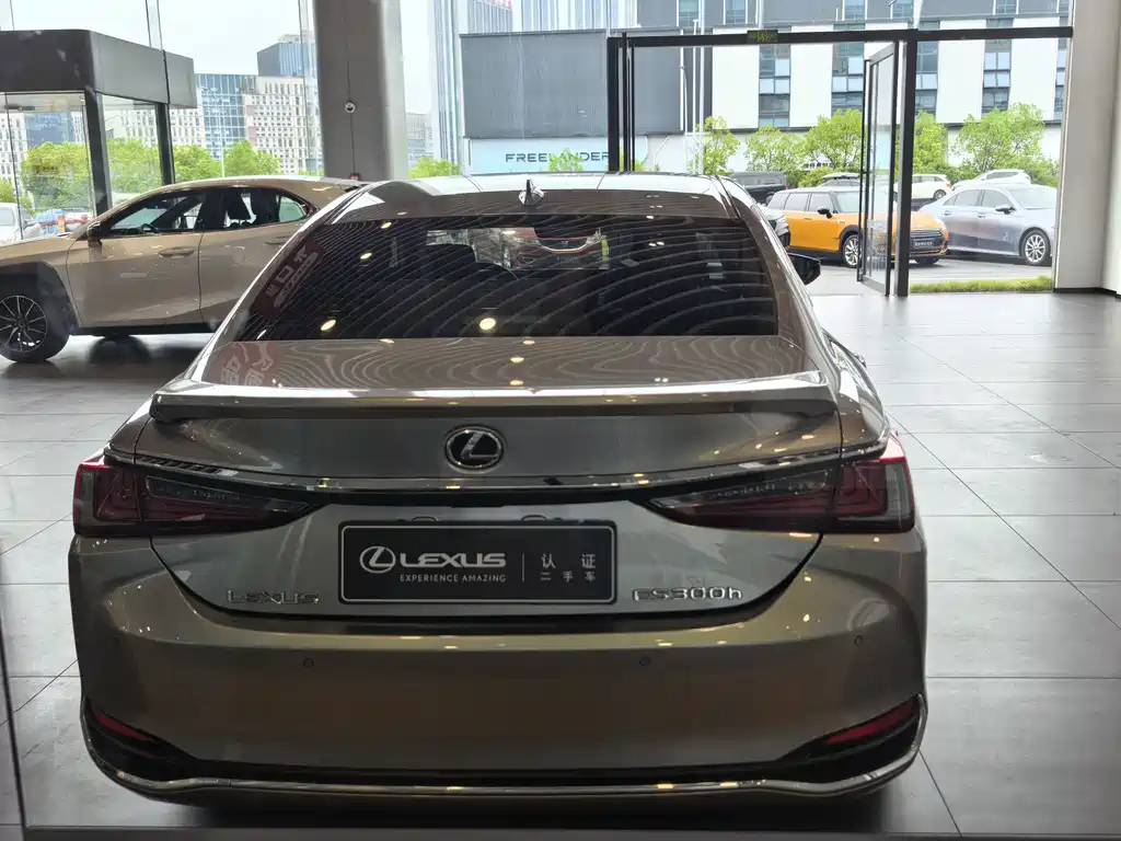 Lexus ES — миниатюра 5