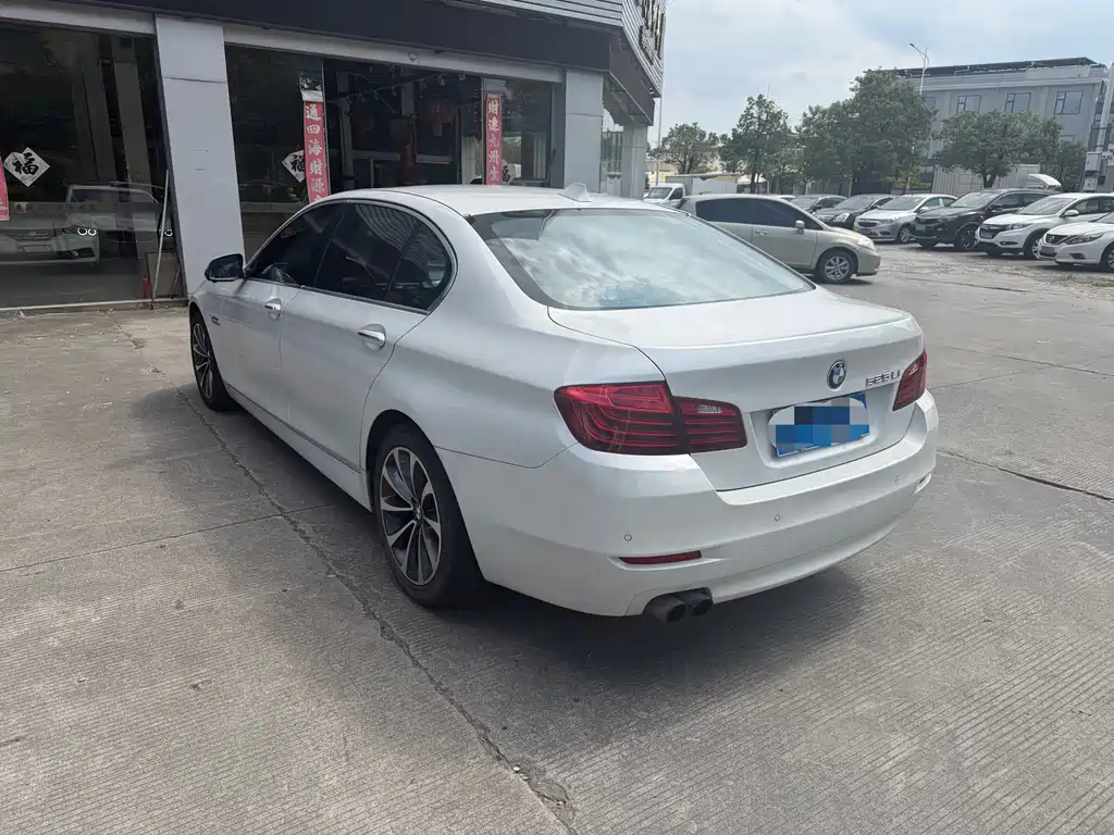 BMW 5 Series — миниатюра 9