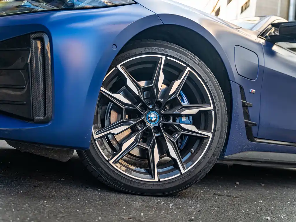 BMW i4 — миниатюра 5