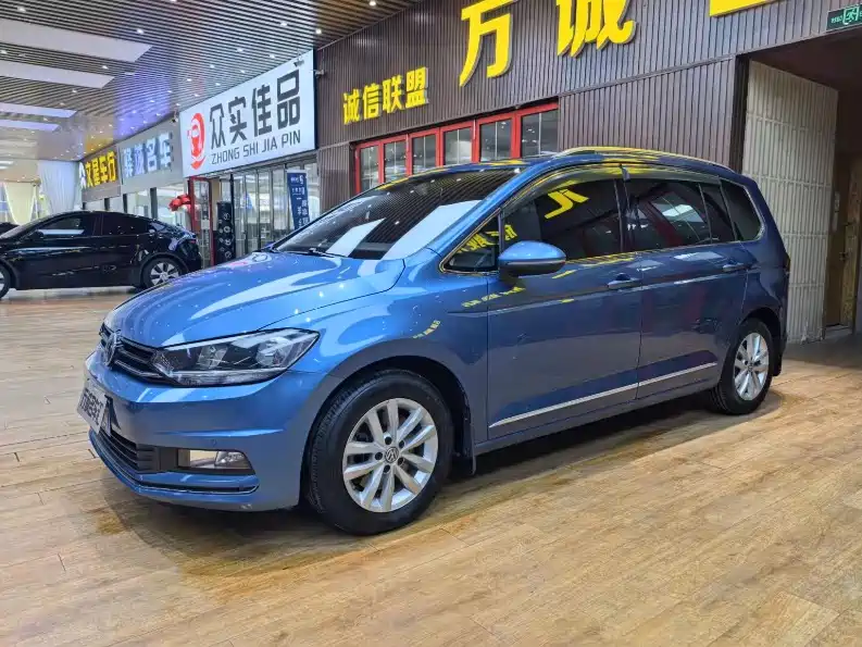 VOLKSWAGEN TOURAN