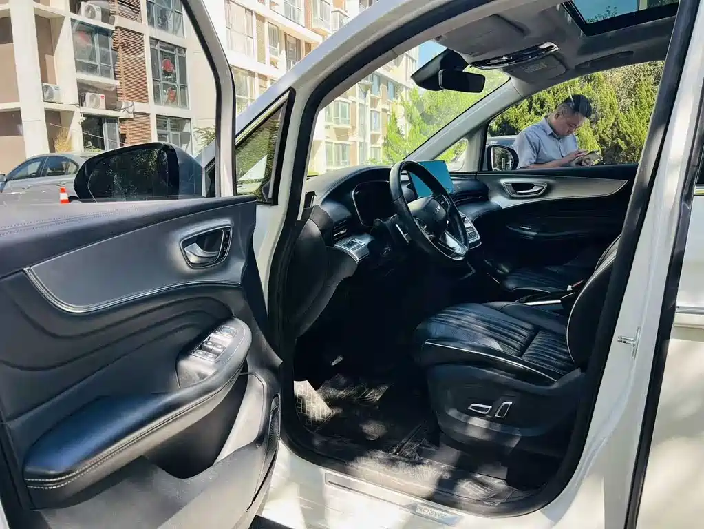 Roewe iMAX8 — миниатюра 5