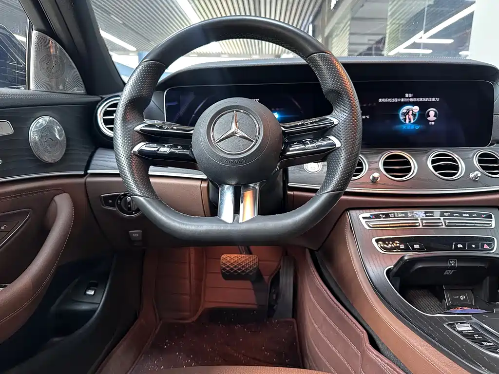 Mercedes-Benz E-Class — миниатюра 5
