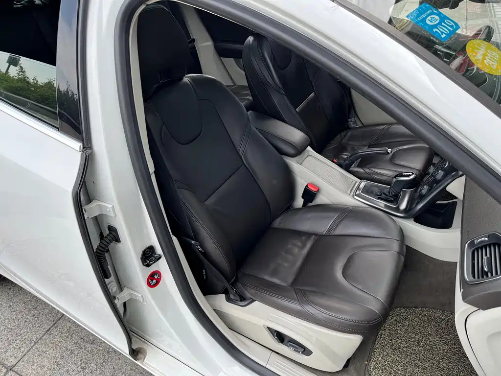 Volvo V40 — миниатюра 17