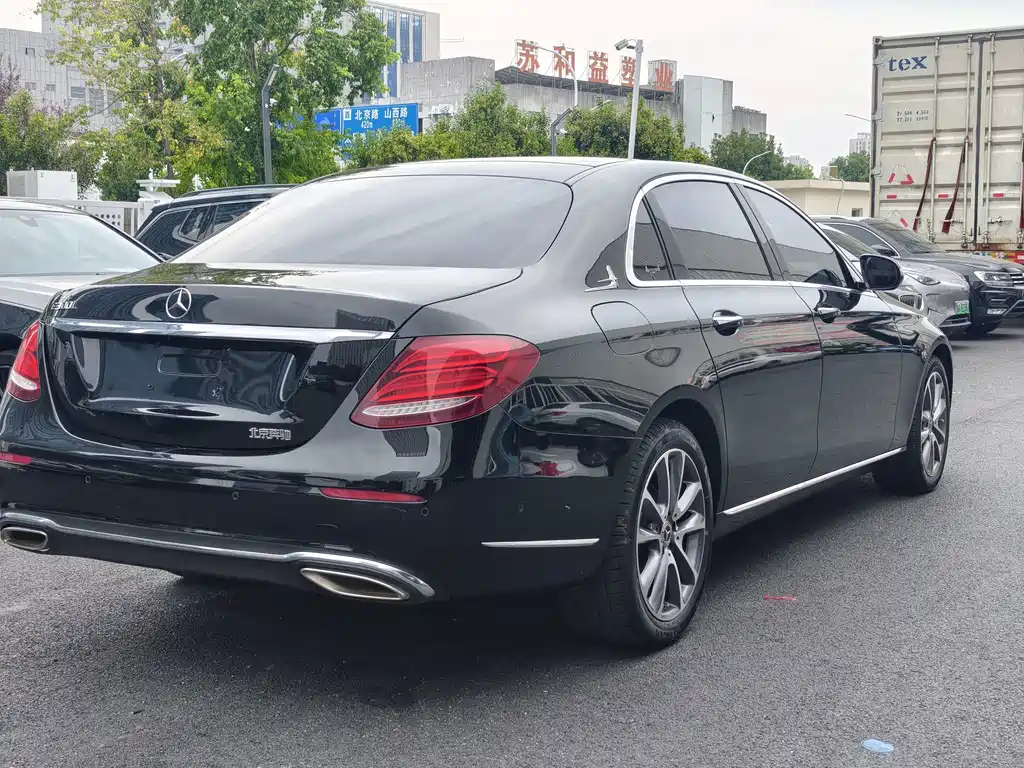 Mercedes-Benz E-Class — миниатюра 9