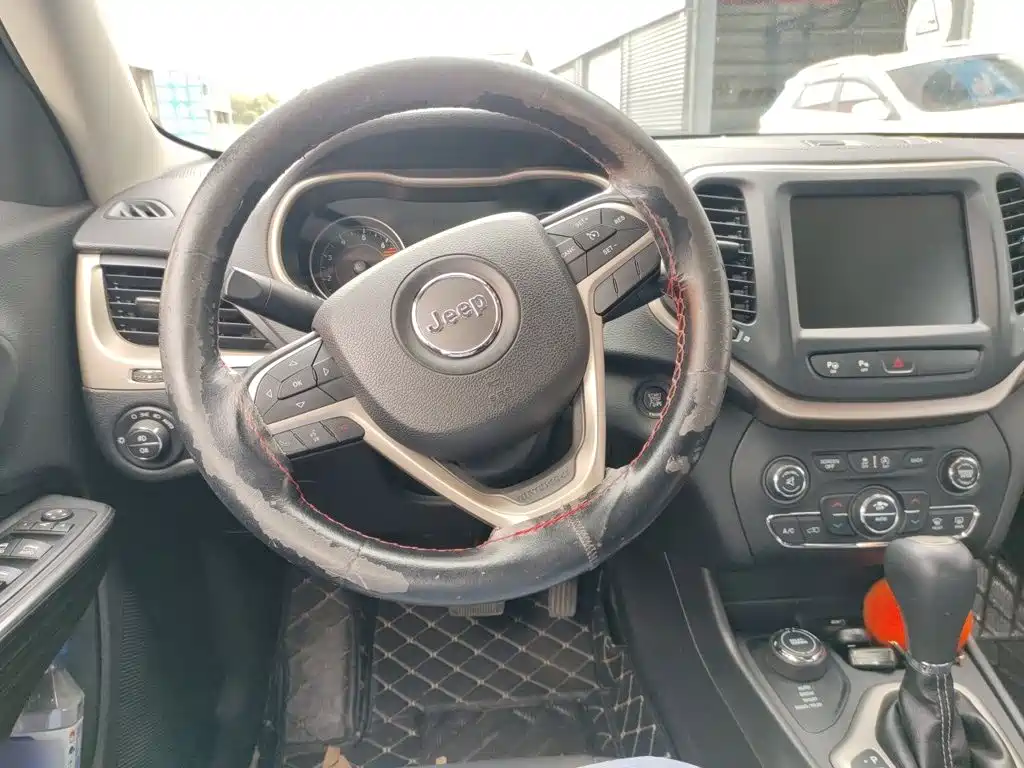 Jeep Cherokee — миниатюра 6
